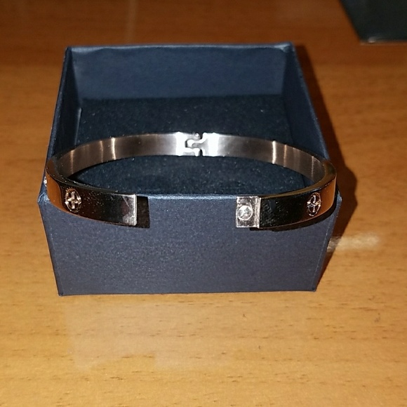 18k Rose Gold Locking Love Bangle Bracelet - Picture 2 of 7